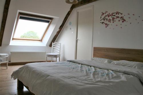 En eller flere senge i et værelse på Gîte de Vacances - Côtes d Armor - Pluduno, Plancoët