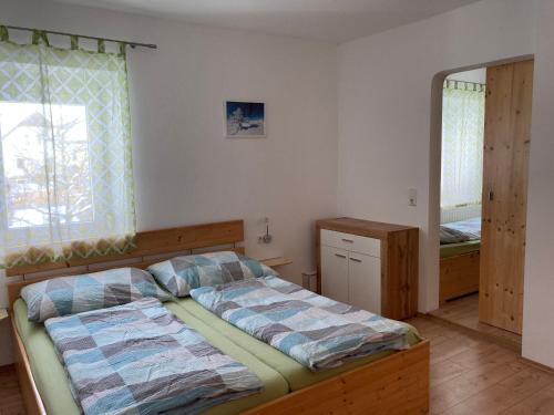 Postel nebo postele na pokoji v ubytování Ferienwohnung MINA - Rattendorf