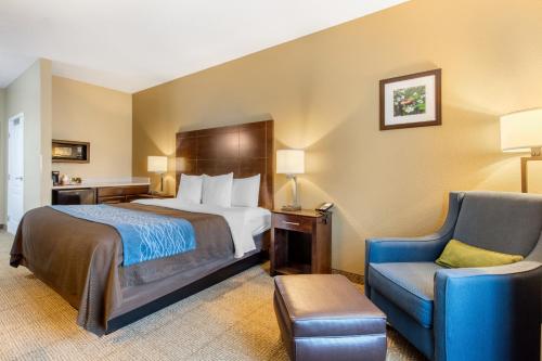 Ένα ή περισσότερα κρεβάτια σε δωμάτιο στο Comfort Inn & Suites Bryant - Benton