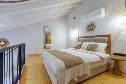 Ένα ή περισσότερα κρεβάτια σε δωμάτιο στο Navalia Hotel