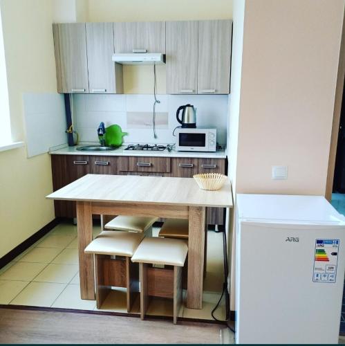 Kitchen o kitchenette sa Гостевой дом Самурук