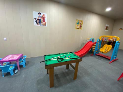 Sala de juegos en Three Penguins