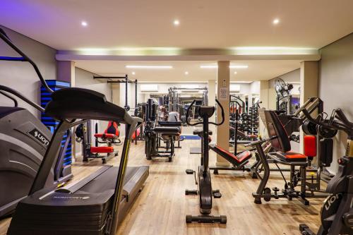 a gym with cardio equipment and tread machines at Pousada Apple House Paraty in Paraty