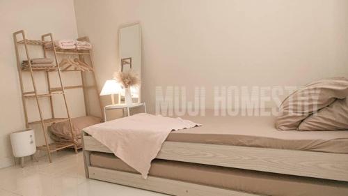 מיטה או מיטות בחדר ב-Muji Homestay