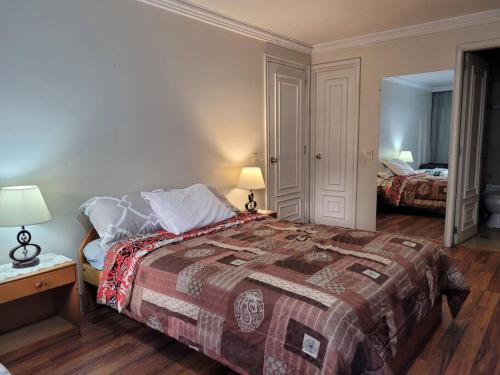 Cama o camas de una habitación en Hermosa suite LA FONTANA