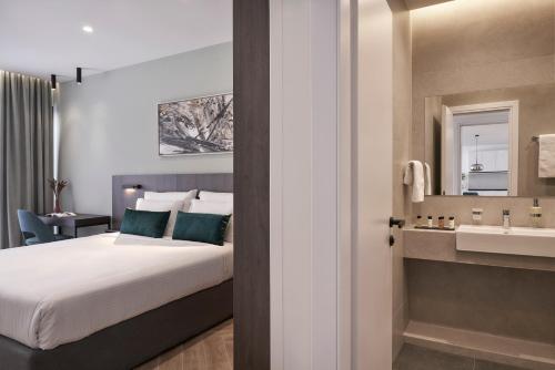 A bed or beds in a room at Hestia - Dimitressa 4