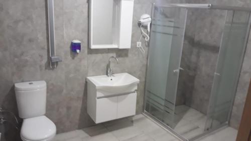 a bathroom with a toilet and a shower and a sink at Bolu Deluxe Otel in Bolu