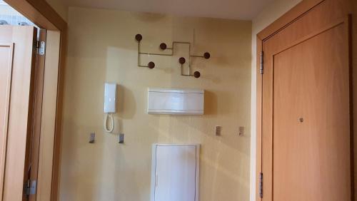 Phòng tắm tại Acogedor Apartamento en Sierra Nevada con piscina Acceso directo a silla