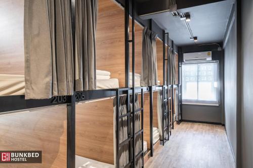 a row of bunk beds in a dorm room at Bunkbed Hostel in Makkasan