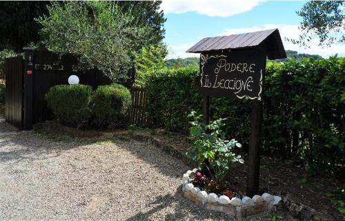 a sign for a house with a garden at Podere Il Leccione in Palaia