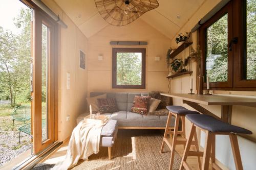 a living room with a couch in a tiny house at Tiny House Örebro in Örebro
