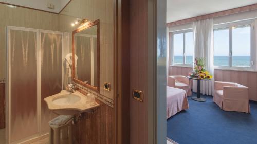 Koupelna v ubytování Hotel Esplanade