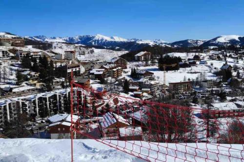 a ski resort in the snow with a resort at Résidence Valberg L'Horizon in Péone