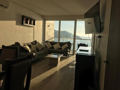 TV a/nebo společenská místnost v ubytování Departamento en Acapulco con inmejorable vista