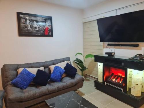 a living room with a couch and a fireplace at Se renta por día departamento en el Centro in Mexico City