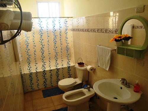 A bathroom at El Malecon B&B Hotel