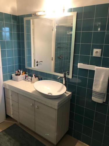 a bathroom with a sink and a mirror at Casinha do mar in Marinha Grande