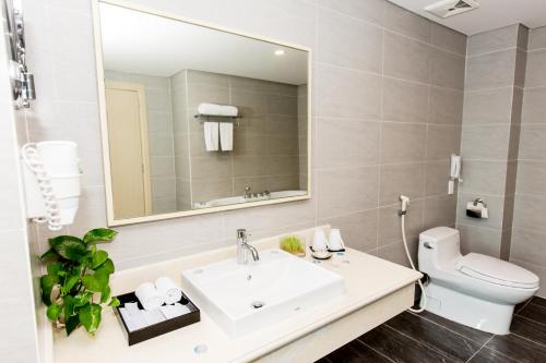 Ванная комната в Muong Thanh Luxury Dien Lam