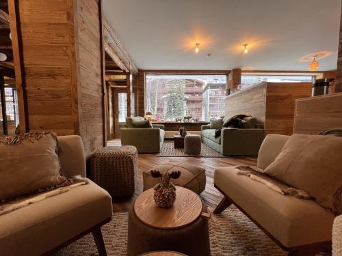 a living room with couches and a table at Everest Hotel in Val dʼIsère