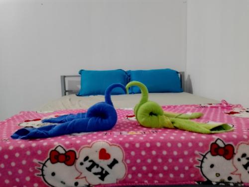 En eller flere senge i et værelse på Golden Snake guesthouse beach