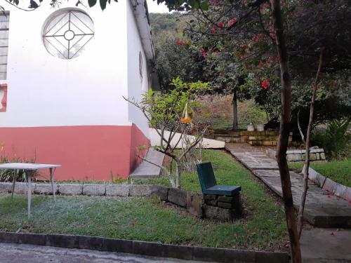 a green chair sitting in a yard next to a building at Casa Don Rubén in Malinalco