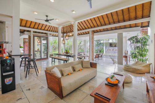 a living room with a couch and a table at Villa Malou in Seminyak