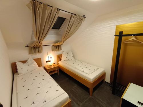Una cama o camas en una habitación de Murperle