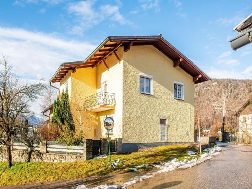 Homely Apartment in Bad Ischl with Balcony