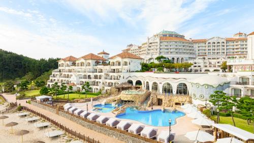 Bazén v ubytování Sol Beach Yangyang nebo v jeho okolí