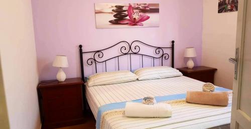 Postel nebo postele na pokoji v ubytování Charming house with sea and mountain views in Alcamo