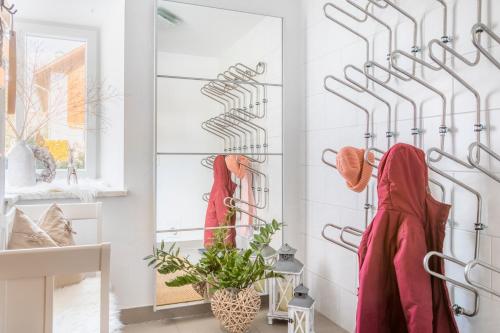 a room with a closet with a mirror at Apartment Schlickenhof in Hintergöriach