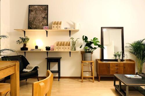 a living room with shelves and a table and a mirror at (PLANTROOM9)Ganze Wohnung allein in Halle an der Saale