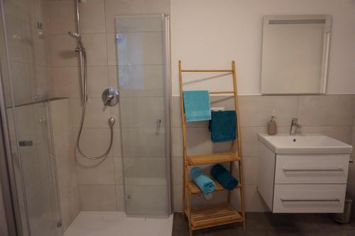 Kylpyhuone majoituspaikassa Ferienwohnung Haus Brenner