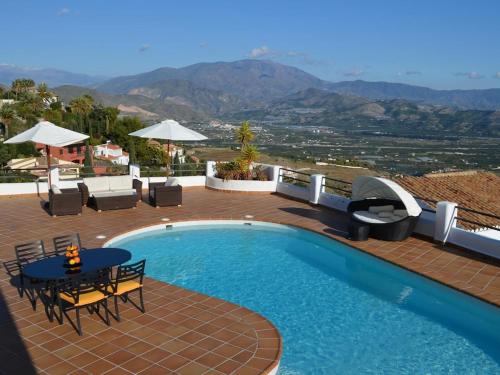 Stunning Villa with beautiful views and private pool
