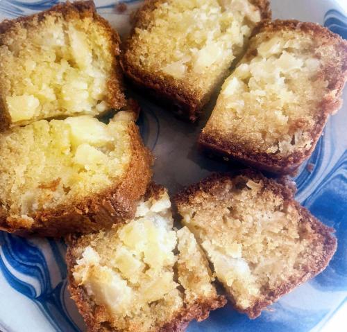 four pieces of bread on a blue and white plate at Maison d'hôtes IZZA in Kalaat MGouna