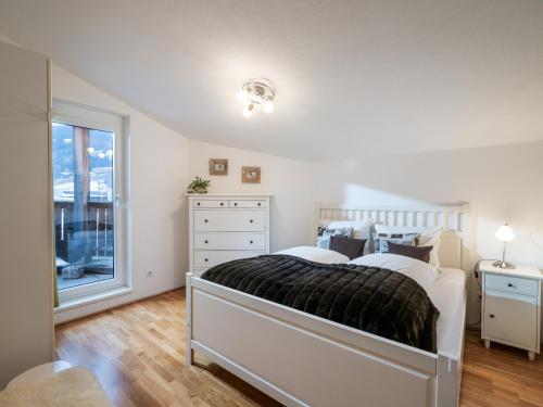 a bedroom with a white bed and a window at Apartment Bergsicht - Kirchberg in Tirol in Kirchberg in Tirol