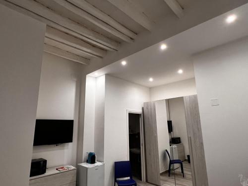 LB Homeにあるテレビまたはエンターテインメントセンター