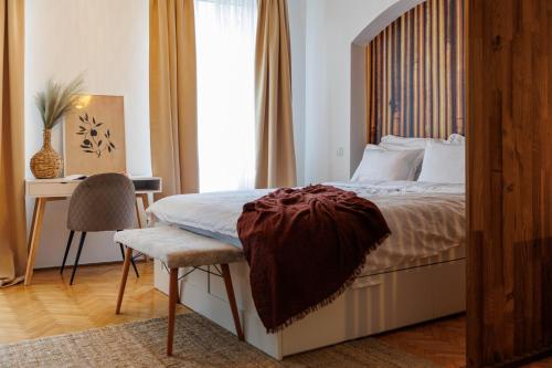 Llit o llits en una habitació de Lunga 16 Guesthouse | Brasov