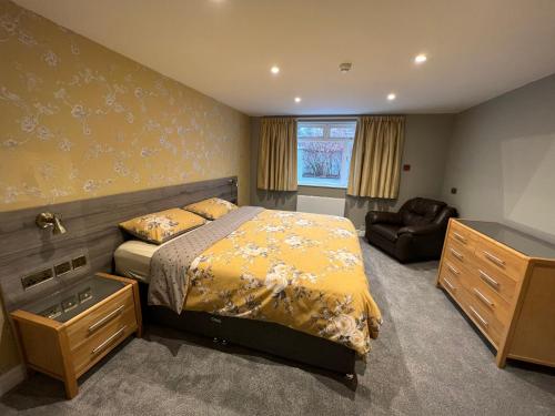 Ένα ή περισσότερα κρεβάτια σε δωμάτιο στο Eden Vale Garden View Apartment with Patio