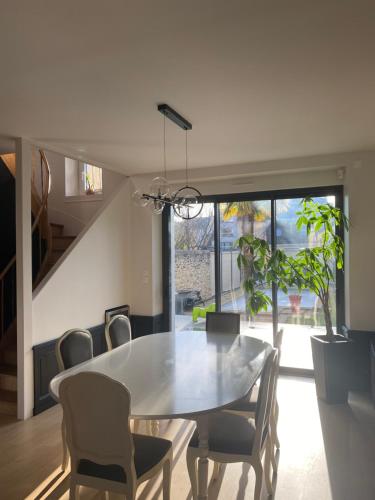 Photo de la galerie de l'établissement Le Somptueux - 12p - Piscine - Dépendance - Rêve au Mans, au Mans