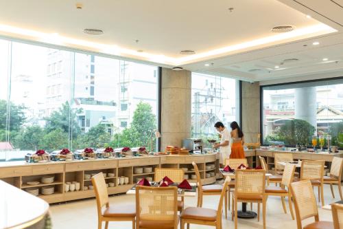 Un restaurante o sitio para comer en Odin Hotel Quy Nhon
