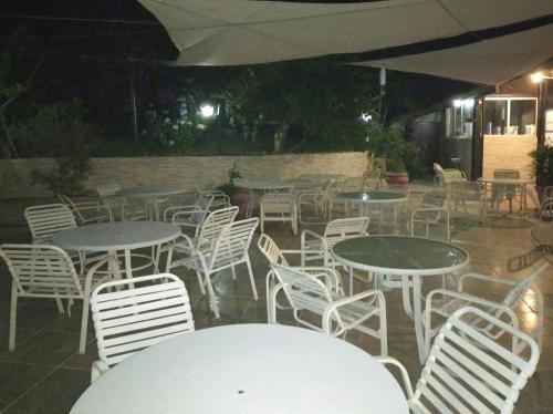 a bunch of tables and white chairs and tables and tablesearcher at Pousada Juriti - Eco Hotel in São Roque