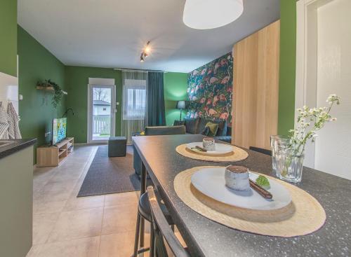 a kitchen and living room with green walls at Apartmani Darijana in Ljubovija