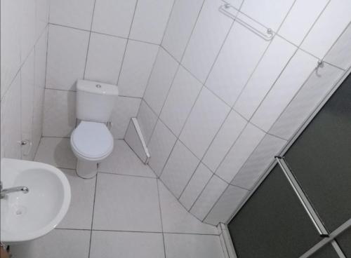 Ένα μπάνιο στο Hostel monte serrat