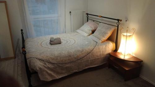 Postel nebo postele na pokoji v ubytování Chez Bernadette