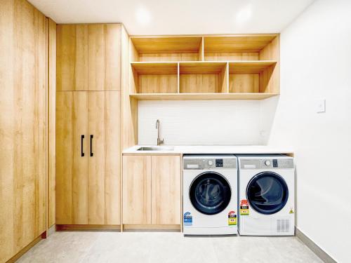 Gambar di galeri bagi Unique Kirra townhouse di Gold Coast