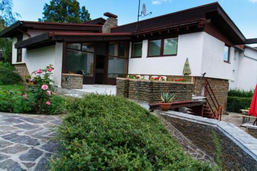 Κήπος έξω από το Privat L&L