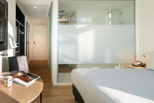 Кровать или кровати в номере INNSiDE by Meliá Milano Torre GalFa