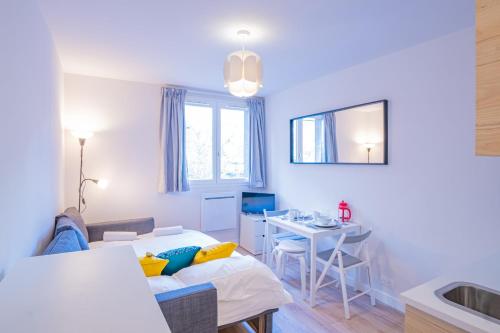 Forclaz River 1- Beautifully crafted Studio