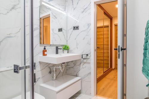 Apartamento reformado y tranquilo junto a Gran Vía